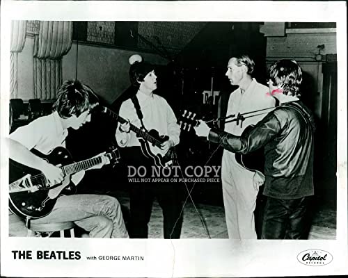 Photographie des Beatles et George Martin 20,3 x 25,4 cm | Portrait de groupe immaculé 1966 | Abbey Road | Photo rare… - Les Beatles, Paul McCartney, John Lennon, RIngo Starr, George Harrison Photographie des Beatles et George Martin 20,3 x 25,4 cm | Portrait de groupe immaculé 1966 | Abbey Road | Photo rare…
