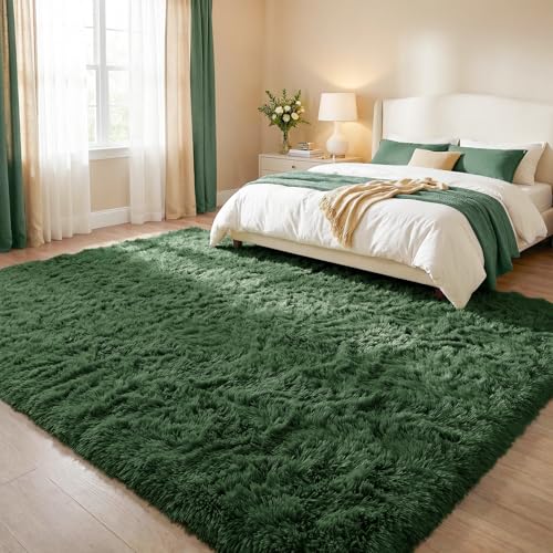 DweIke Fluffy Dark Green Rug