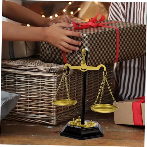 Décoration intérieure de bureau originale avec cette balance en métal - 5