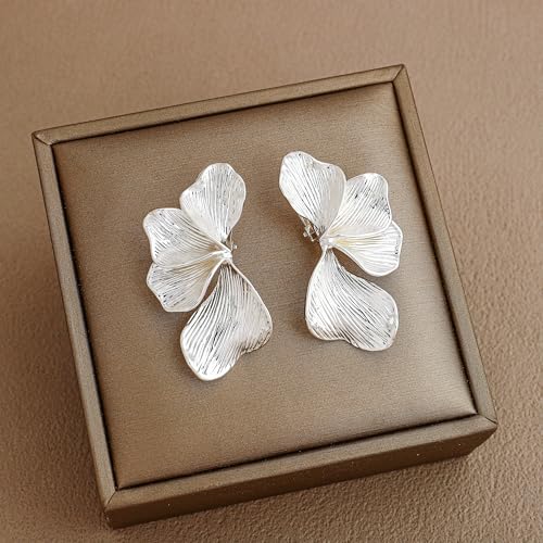 Image of WOWORAMA Chunky Clip On Earrings for Women Vintage Flower Statement Earrings Large Floral Clips Dangle Earring Trendy Non Pierced Jewelry Gold /Silver