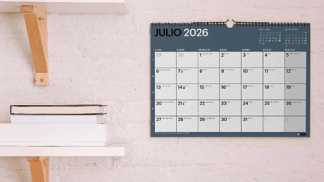 Miquelrius - Agenda Escolar 2025 2026, Planificación 10 meses: de Septiembre a Junio, Tamaño 117 x 174 mm, Día Página, Cubierta de Cartón Forrado, Espiral Metálico Blanco, Español-Inglés
