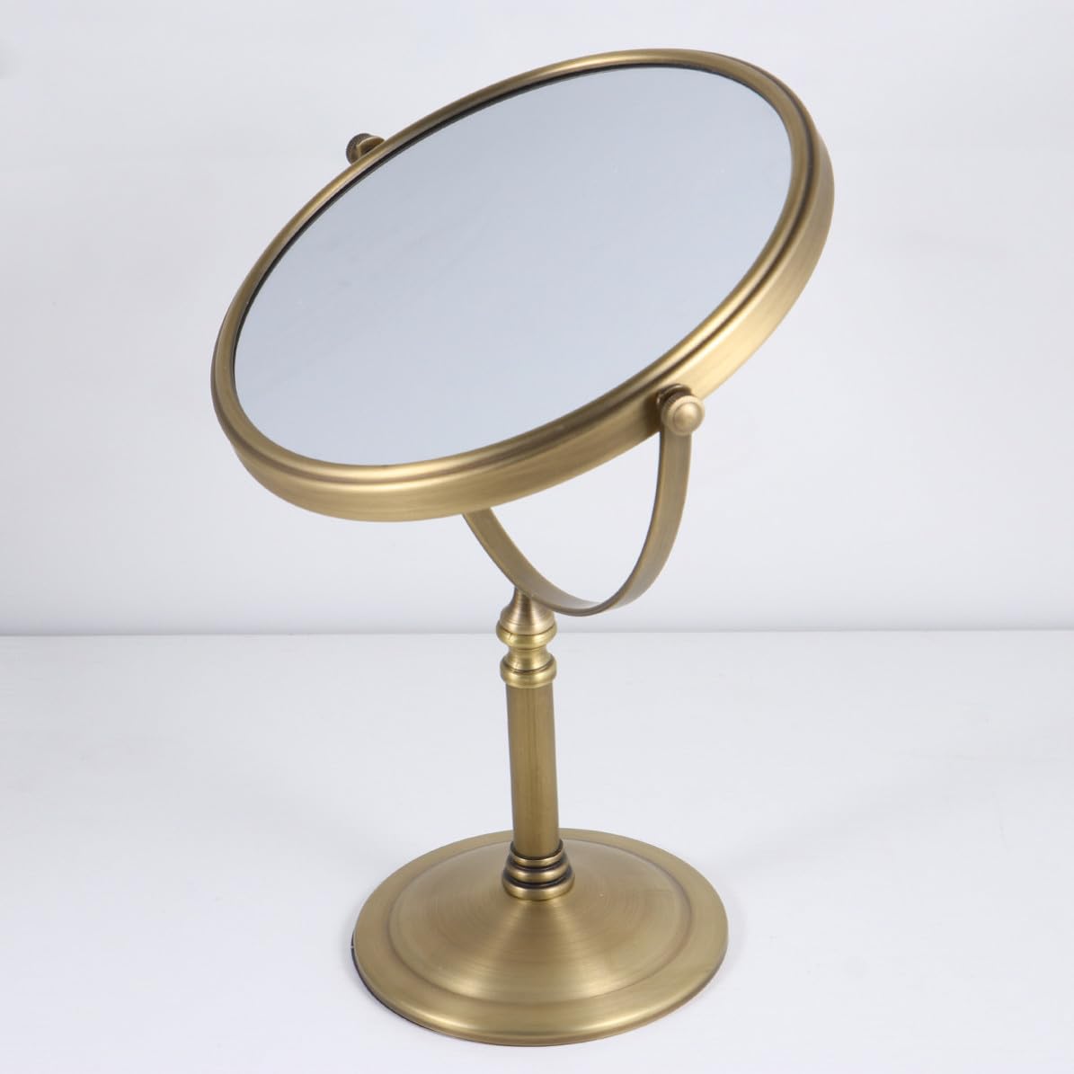Espejo de Maquillaje de Mesa de Doble Cara Aumento 3X, Diseño Antideslizante en Metal y Vidrio Dorado para Uso Hogar
