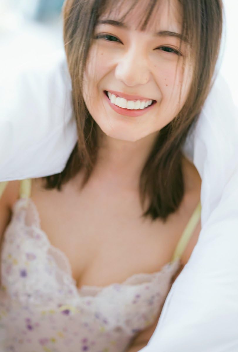 小坂菜緒まとめ売り5枚目まであります生写真 84枚 ＋ 雑貨24点