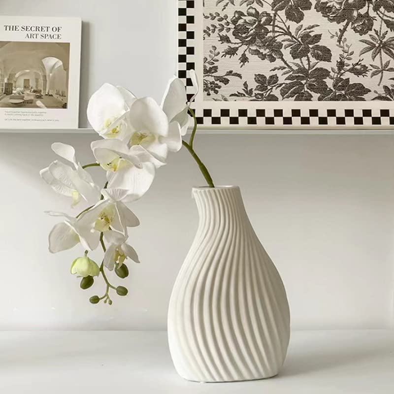 Vase en céramique blanche col de cygne pour sublimer un salon vide