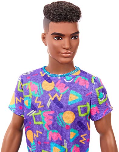 Barbie GRB87 - Ken Fashionistas Puppe mit lila Oberteil und Kurze Hose, Spielzeug für Kinder von 3 bis 8 Jahren – Bild 4