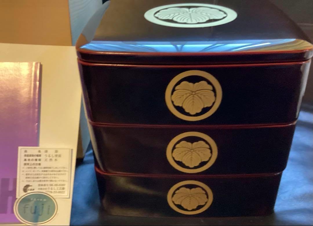 讃岐彫　三段重　丸重】花文　木彫　お重　重箱　漆器　漆芸　茶道具 讃岐彫 三段重 丸重】花文 木彫 お重 重箱 漆器 漆芸 茶道具