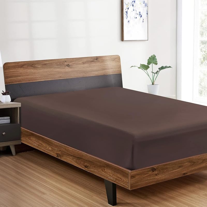 Image of Amazon Brand - Umi Cotton Feel Glace Cotton Fade Resistant Elastic Fitted Double Bed Bedsheet with 2 Pillow Covers Fits Upto 8 inches Mattress, Size- 72x72x10 Inches, Brown