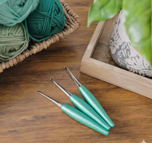 Image of Furls Crochet Hook, Odyssey Turquoise, Nickel Plated Tip for Effortless Glide, Ergonomic Handle Crochet Hooks 7 inch (Odyssey - Turquoise, D - 3.25MM)