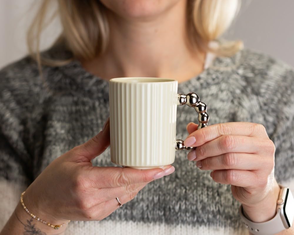 Service à café en céramique pour 4 personnes – Set avec théière, 4 tasses et plateau de service – Service à café crème avec poignée en métal – Idéal pour le service à café ou à thé