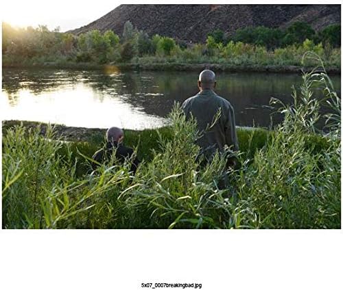 Bryan Cranston y Jonathan Banks hablando junto al lago (Breaking Bad Temporada 5 - Walter White & Mike Ehrmantraut) - 8 pulgadas x10 pulgadas