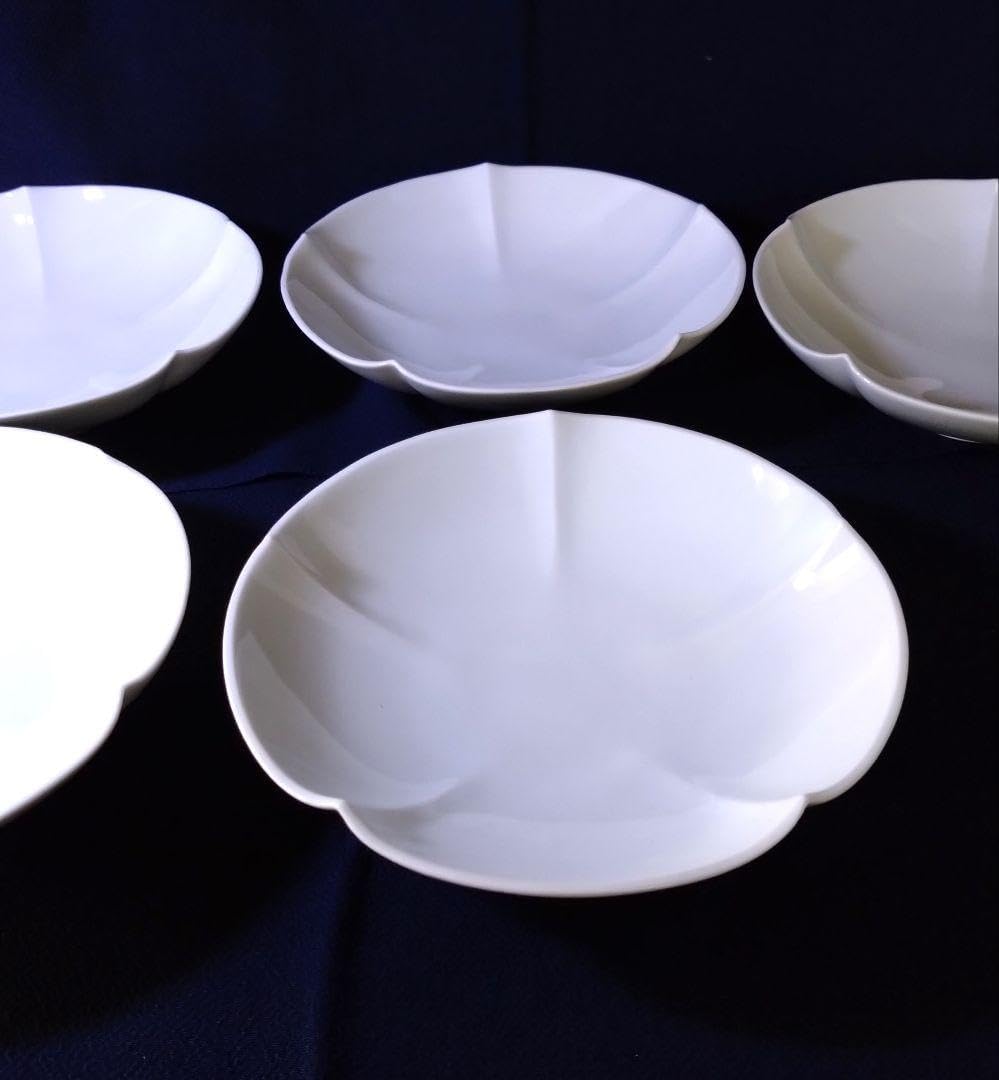 有田焼 重要無形文化財 人間国宝 井上萬二 白磁花形銘々皿 五客 有田焼 重要無形文化財 人間国宝 井上萬二 白磁花形銘々皿 五客