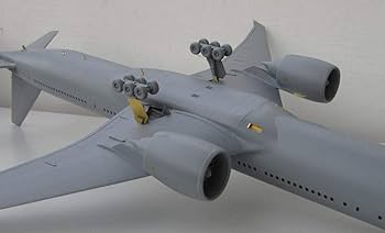 Amazon.com: Metallic Details 777-300 ER (Zvezda) 1/144