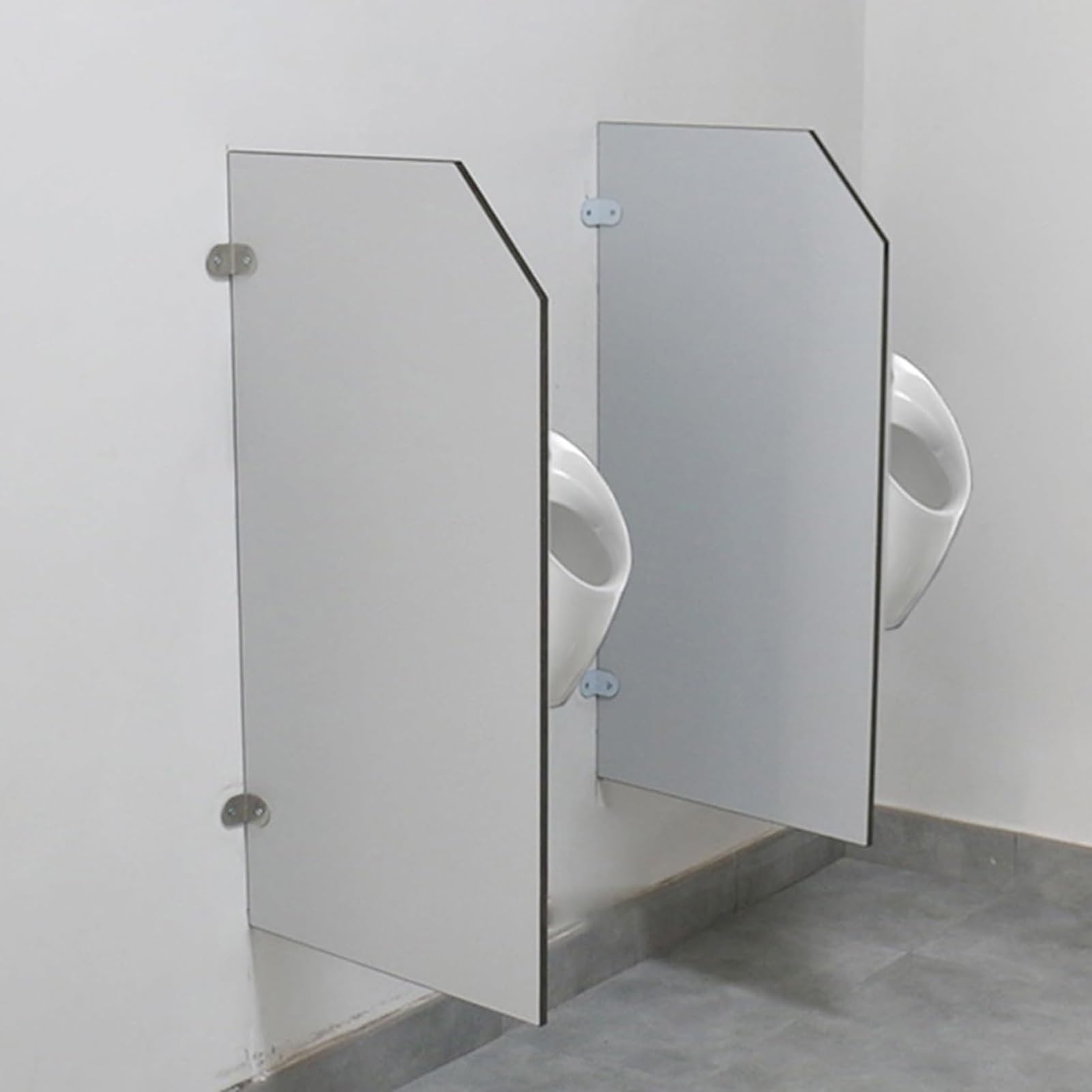 Séparateur d'urinoir mural en polyuréthane idéal pour sanitaires d'écoles