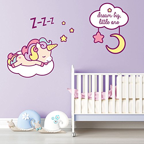 Sticker mural licorne endormi pour créer un cocon de douceur dans la chambre bébé