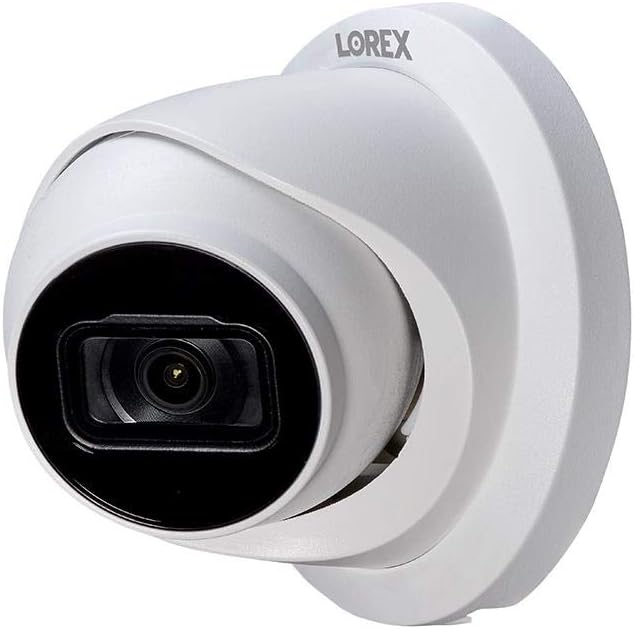 Side view af Lorex 4K (8MP) Smart IP Dome-sikkerhedskameraet, der viser dets monteringsbase og justerbare dome.