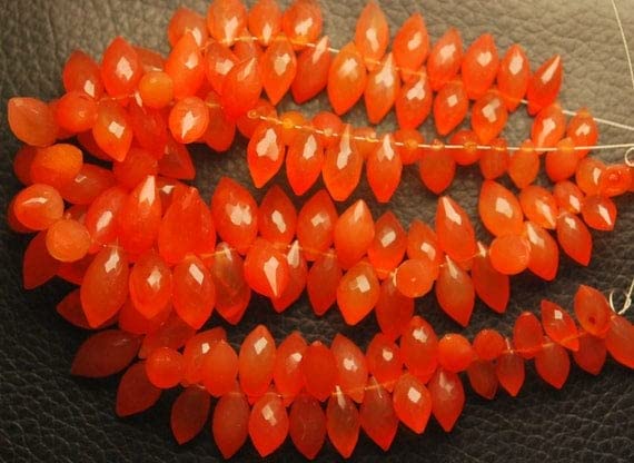 Briolettes en cornaline pour réparer un collier : perles gouttes de 8-12mm faciles à monter