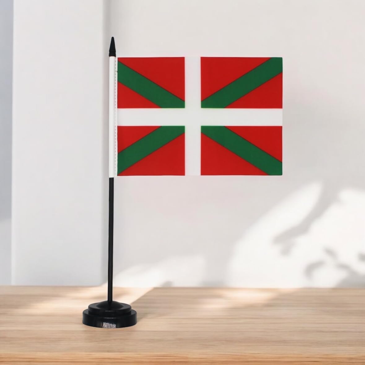 Pays Basque Lot de 2 Drapeaux de Table 21x14cm Mât et Base
