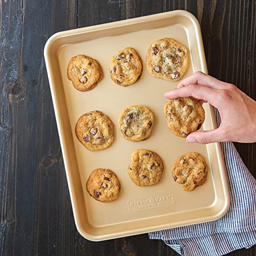 Nordic Ware Naturals Non-Stick Baker's Quarter Sheet, Aluminium Baking Tray, Premium Bakeware To Bake and Reheat Small Meals, Made in the USA, Silver - Image 4