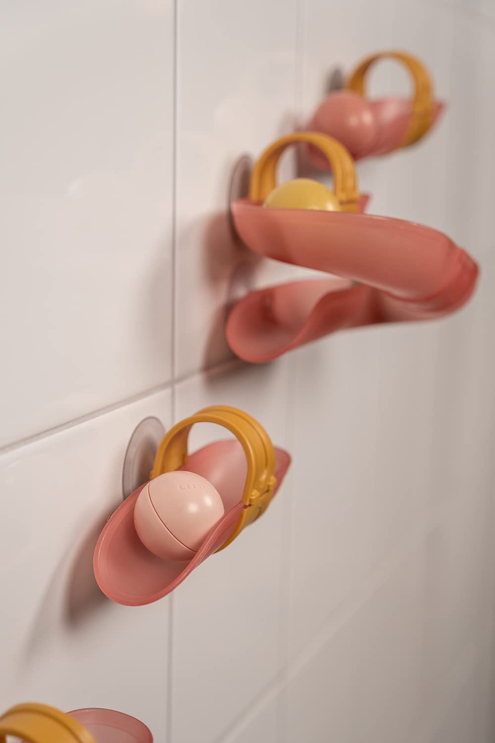 Little Dutch Pista a sfera da bagno con palline per la parete, giocattolo da bagno per neonati, rosa