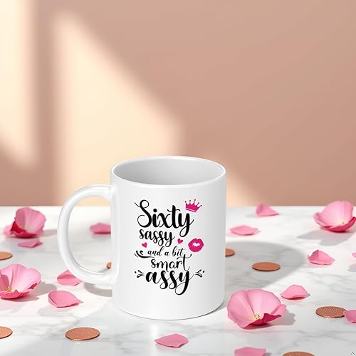 Miniatura 7 de Sixty Sassy and a Bit Smart Assy - Taza de café divertida de 11 onzas, taza de cerámica para cumpleaños 60, regalo de Navidad para abuela, mamá,