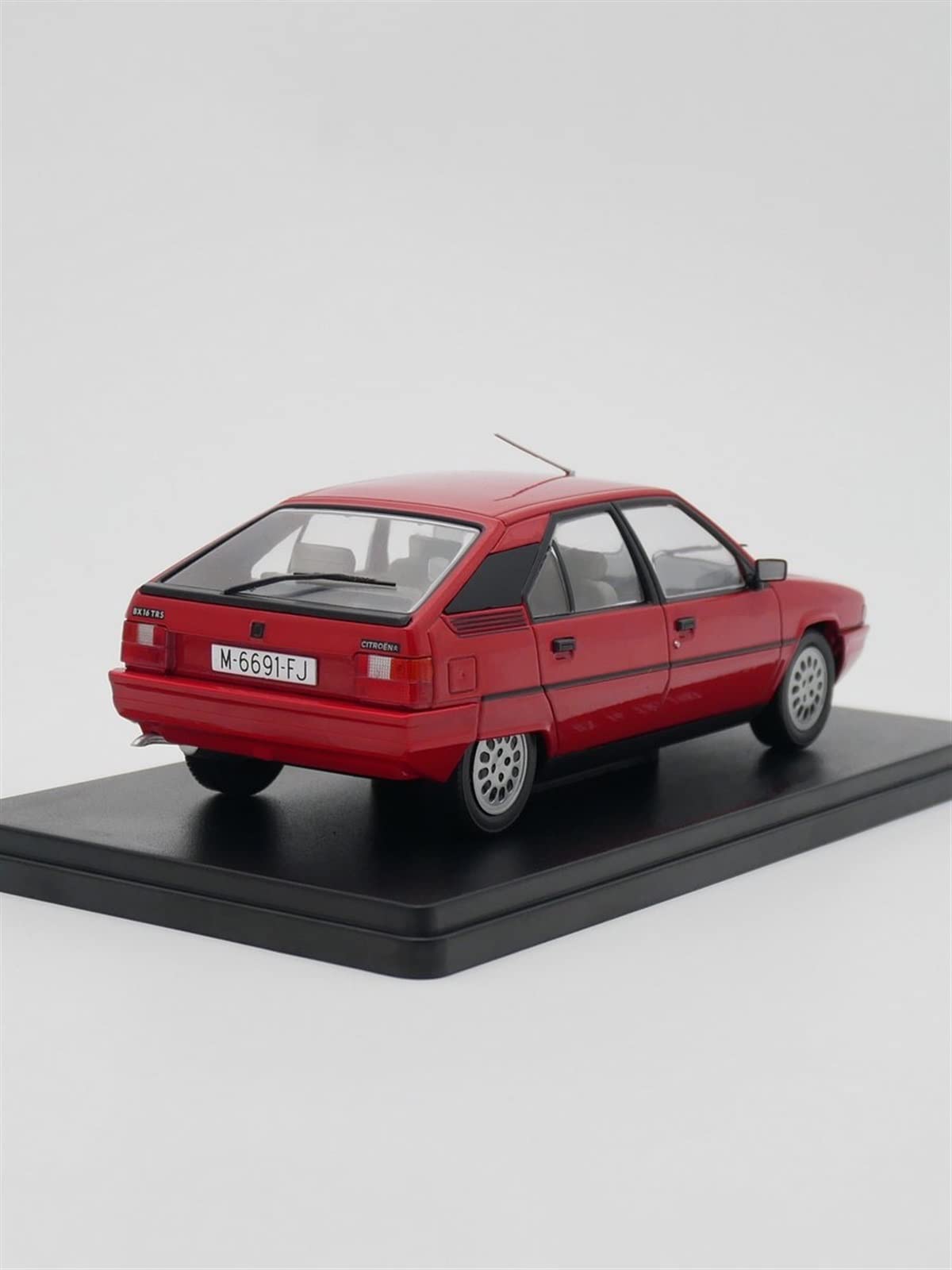 Amazon.co.jp: モデルカーのおもちゃ 1:24 シトロエン BX 16 TRS