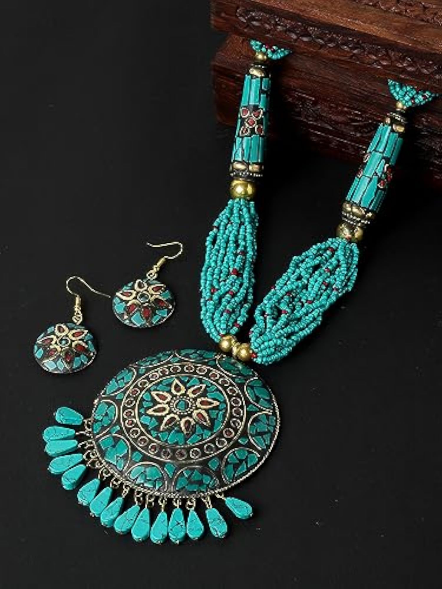 Stylish Traditional Tibetan Pendant Necklace Set