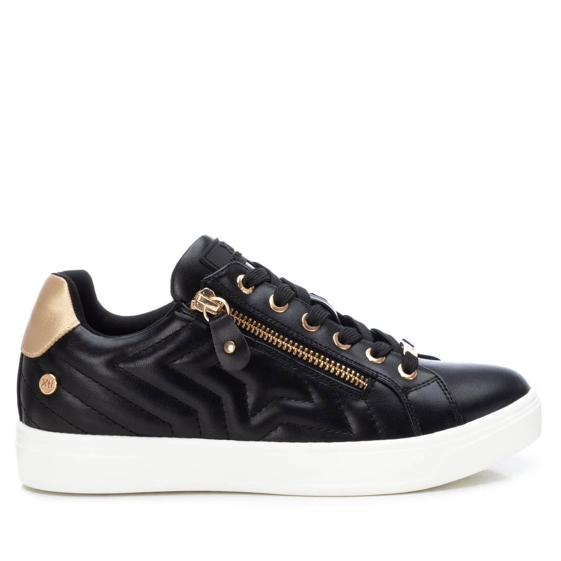 XTI - Women's Sneaker - Comfortable and Versatile Footwear - Casual Fashion, Black/White, 7 UK