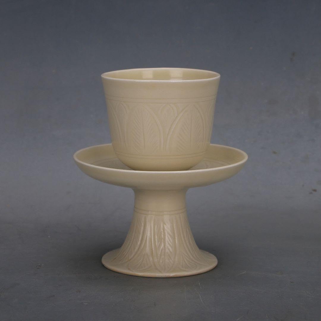 宋定窯暗刻纏枝花卉高足杯 景徳鎮 陶磁器 装飾品 工芸品 美術品 置物
