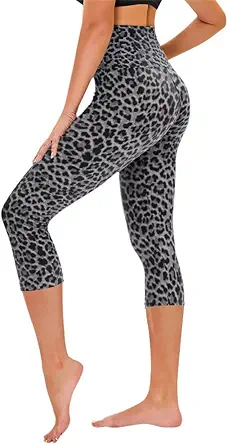 TNNZEET Capri Leggings for Women - Tummy Control Black Leggings with Pockets High Waisted Yoga Pants Workout Cycling Leggings