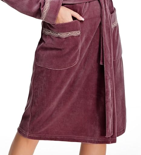 LEVERIE Elegant and modern women's velour bathrobe with