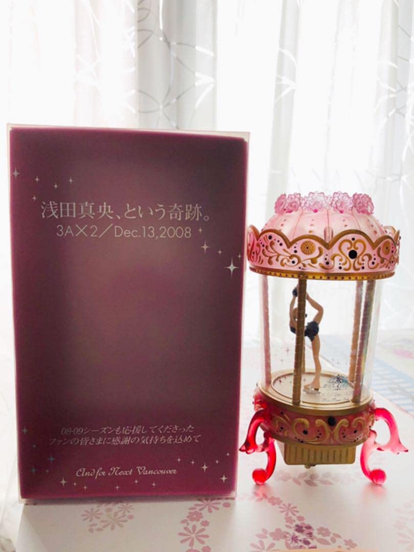 浅田真央オルゴール　2000個限定モデル Amazon.co.jp: 浅田真央 2000個限定 記念ナンバー オルゴール