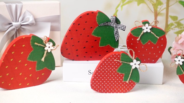 Amazon.com: Yalikop 6 Pcs Wood Strawberries Summer Decor Summer