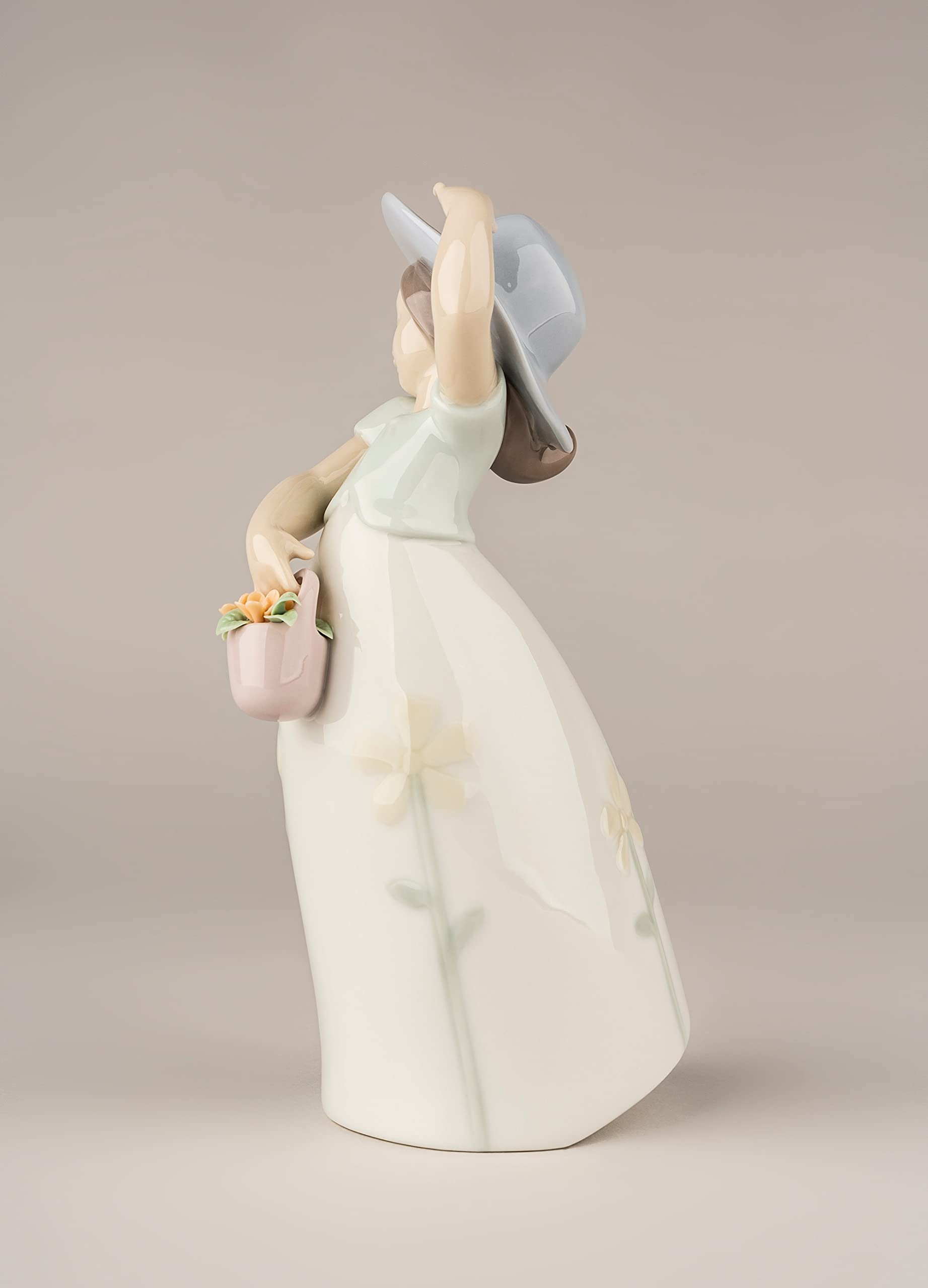 Amazon.com: LLADRÓ Little Daisy Girl Figurine. Porcelain Girl