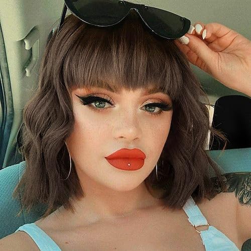 Allbell Pelucas marrones para mujer, peluca corta ondulada con flequillo para mujer, pelucas sintéticas cortas y rizadas, pelucas de pelo de fibra