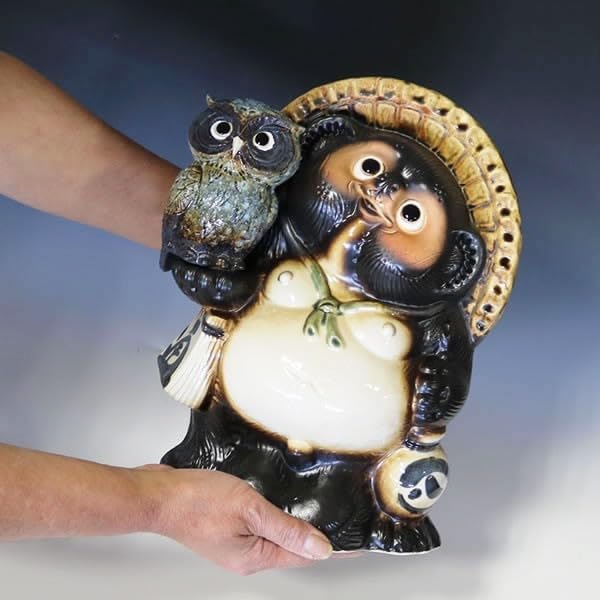信楽焼 10号 フクロウ持ちたぬき 置物 美品 信楽焼 10号ふくろう持ち狸(粉引) たぬき タヌキ 狸 開運 縁起物