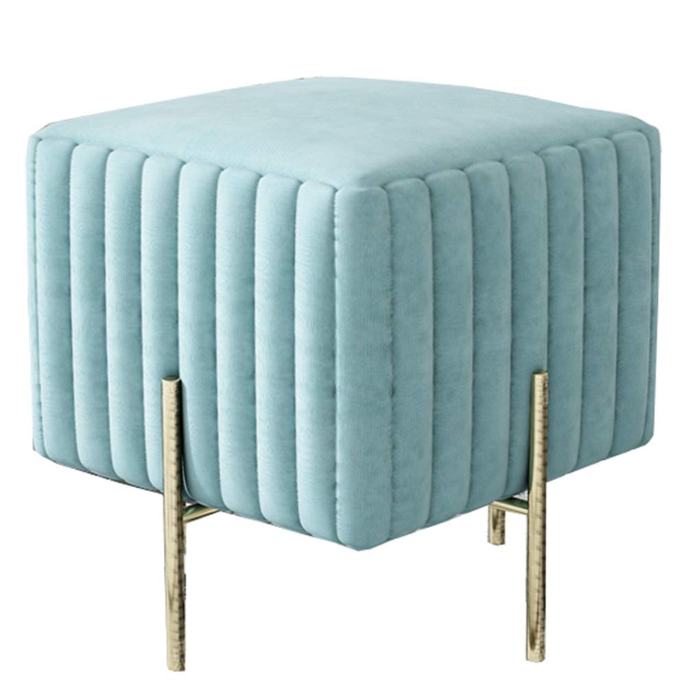 Pouf en flanelle bleu clair pour créer un coin lecture cosy et moderne dans le salon