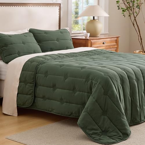 Image of Bedsure King Size Quilt - Prewashed Extra Soft Cotton-Like Polyester Bedspreads King Size, Lightweight Comforter, Includes 1 Quilt 106x96 Inches with 2 Shams, Machine Washable, Dark Green