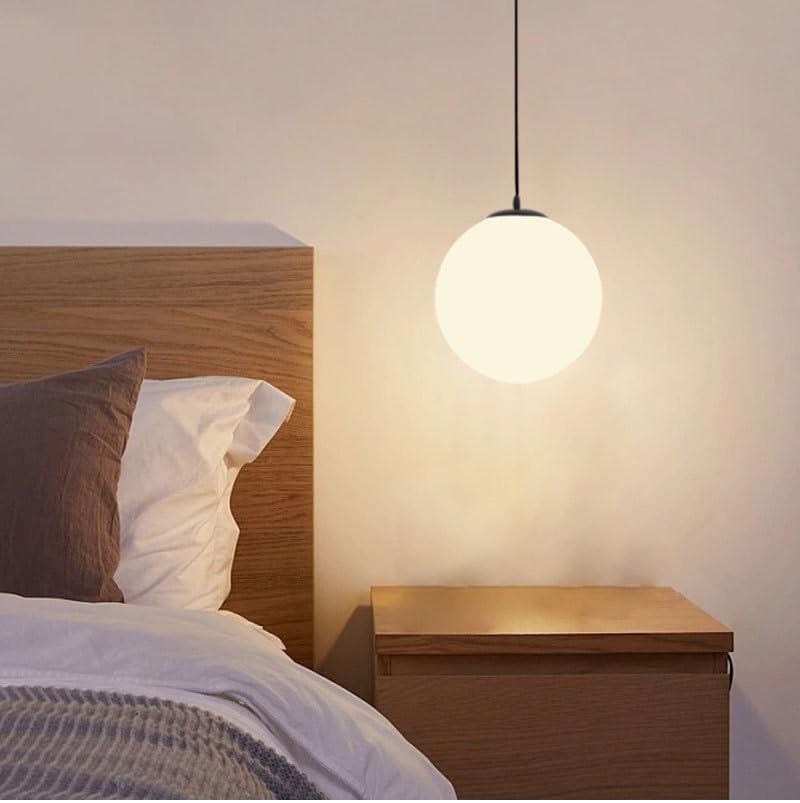 AGJBY Lampada a sospensione moderna Mid-Century nera Sfera bianca 1 luce Lampada a sospensione ad isola per cucina Lampada a sospensione a sfera in vetro opalescente Cavo a sospensione da 60 pollici D