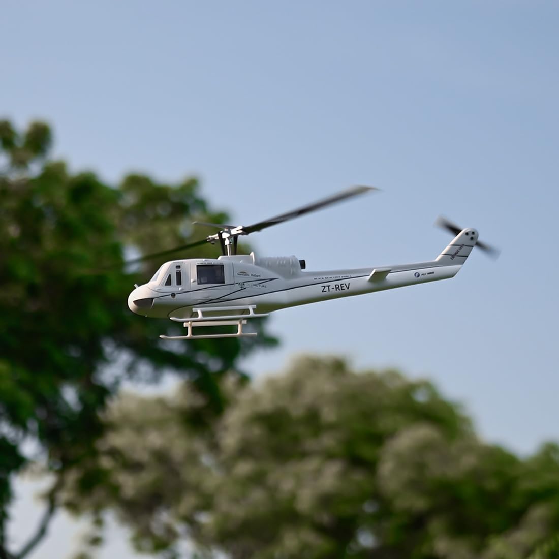 Elicottero RC per adulti, UH1-V4 Huey 470-Class RC elicottero 2.4G 6CH RC Military elicottero con posizionamento GPS, quattro modalità di volo (versione PTF/controllo a destra)