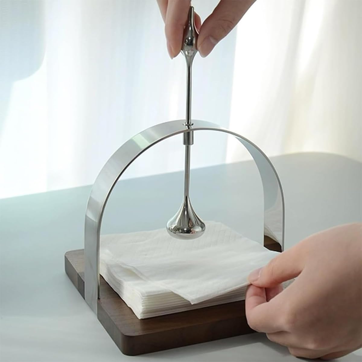 Estante para papel de seda, dispensador vertical y plano de acero inoxidable con base de madera de nogal para restaurantes, cafeterías o encimeras de comedor en casa