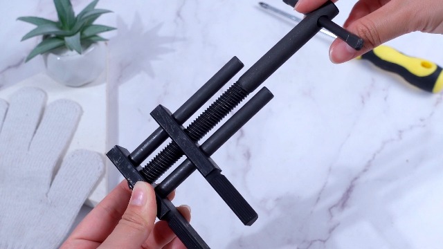 Llave ajustable para desagüe de tina con mango en T miniatura 7