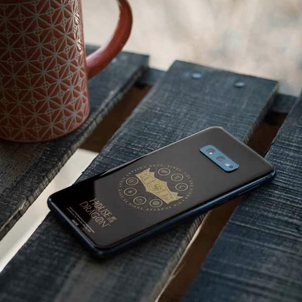 Skinit Decal Phone Skin Compatible with Samsung Galaxy S10e - Officially Licensed Warner Bros Crown and Sigils Design