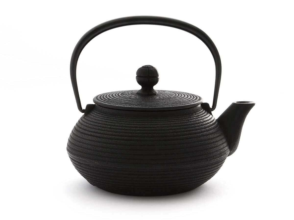 Iwachu Teekanne Gusseisen. Japanische Kyusu Senbiki, Original, Schwarz 650ml, 0,65 Liter Sieb-Einsatz Edelstahl. Innen Emailliert