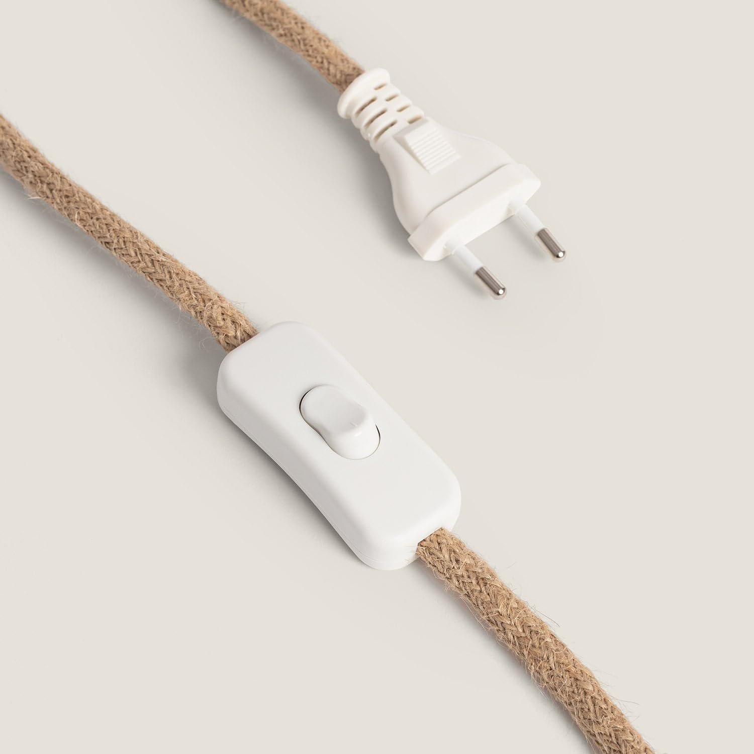 LEDKIA Lámpara de Mesa Cerámica y Cuerda Natural Callie Beige | Casquillo E27; Diseño Decorativo Rústico y Moderno para Dormitorio; Salón o Recibidor