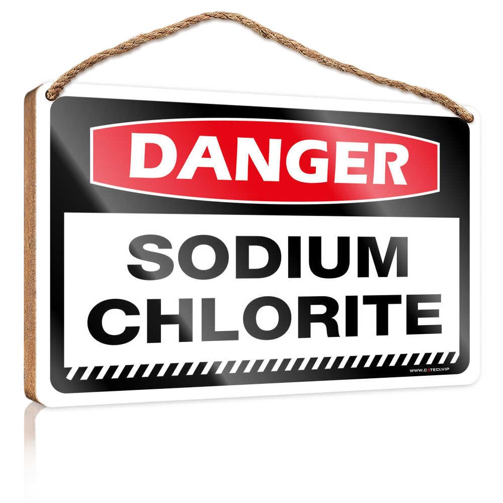 HMQW Diy Door Front Sign Danger Sodium Chlorite Wooden Sign Funny Bathroom Signs Porch Decor(15X28CM)