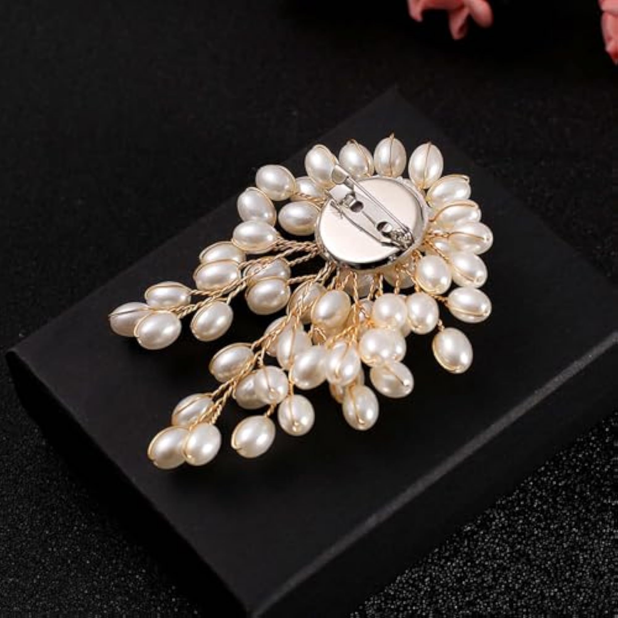 Stylish Brooch Pin for Saree and Hijab, Elegant Accessory