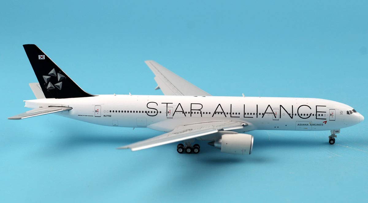 Amazon.com: JC Wings Boeing 777-200ER Asiana Airlines Star