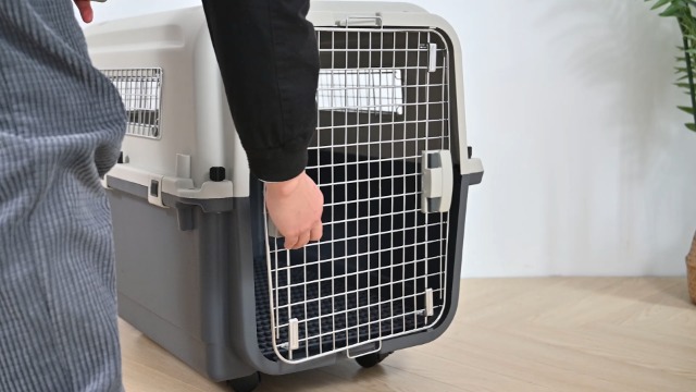 ペットキャリー ペット航空ケース、中大型犬用ハードクレート ペットキャリーケース Amazon | ペットキャリー ペット航空ケース、中大型犬用ハード