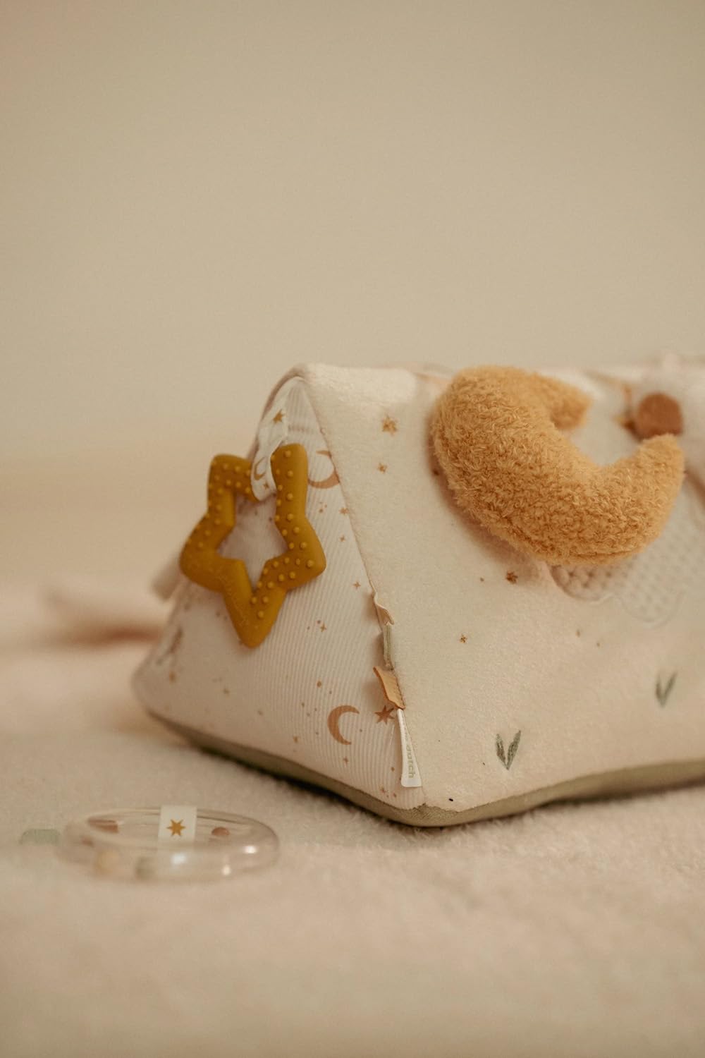 Little Dutch 8423 Tejido Activity Triángulo de Sensación - Newborn Naturals