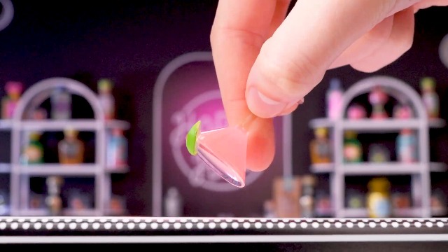 Amazon.com: MGA's Miniverse - Make It Mini Happy Hour 6PK : Toys